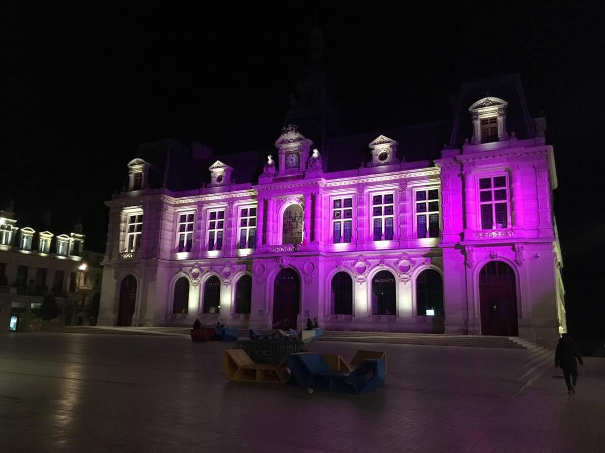 Le Square : Appartement Climatise En Centre Ville Поатие Екстериор снимка